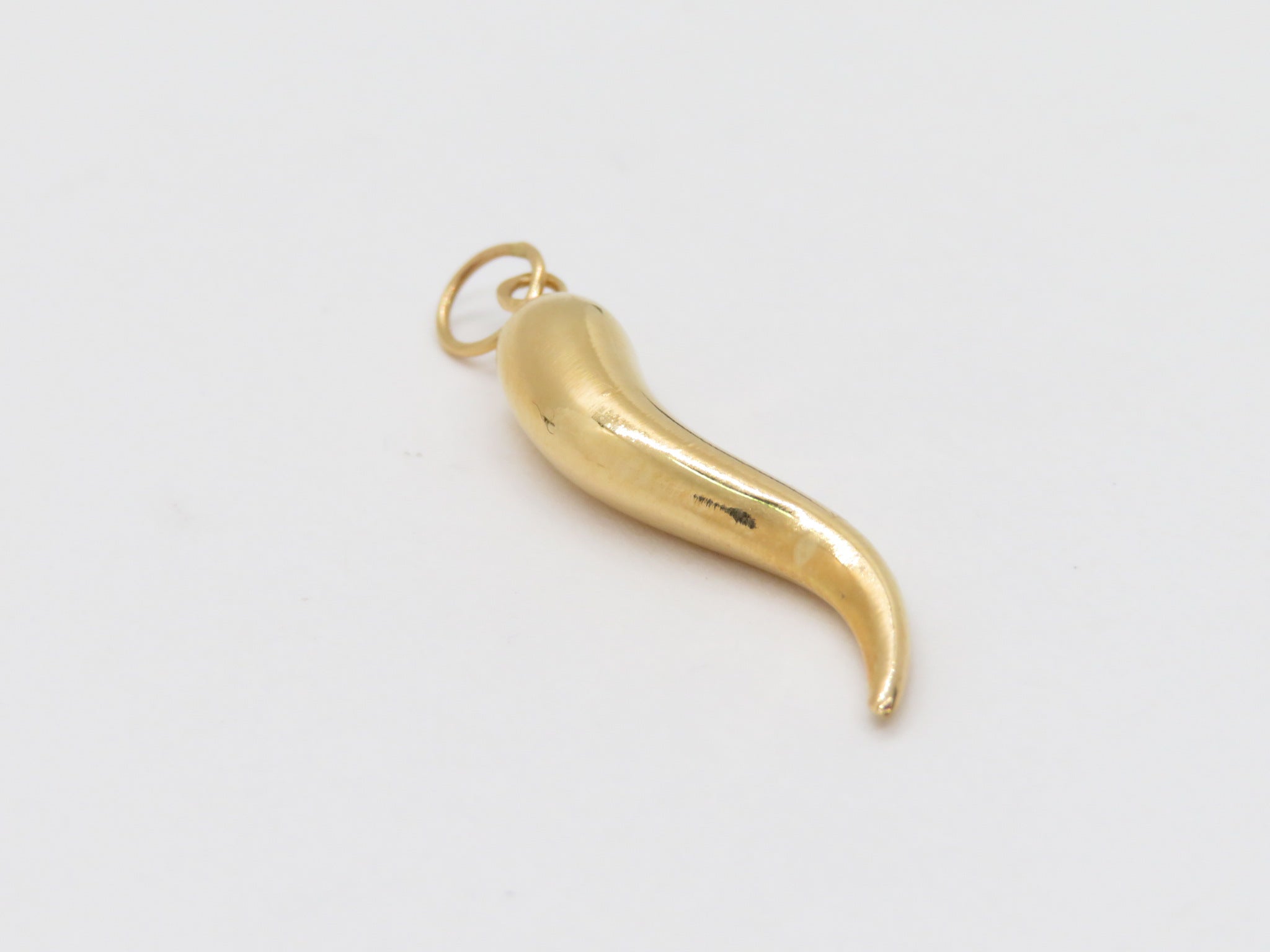 Yellow Gold Horn Pendant – Liberal Jewellery